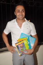 Rahul Bose at Celebrate Bandra book reading for kids in D Monte Park on 12th Nov 2011 (37).JPG